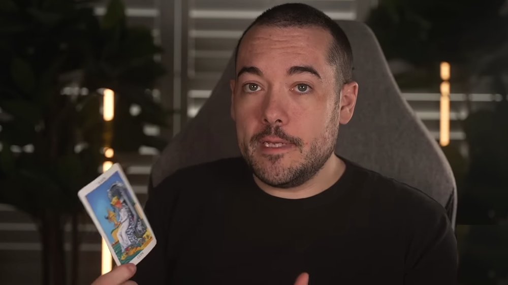 Chris Reck reading tarot
